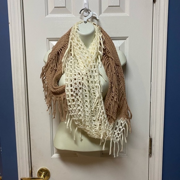 Steve Madden Infinity Scarf Tan & Ivory Acrylic One Size RN 98072. - Picture 1 of 5